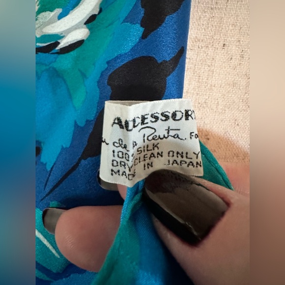 Oscar de la Renta Vintage Blue and Green Floral Square Scarf Wrap - Picture 7 of 10